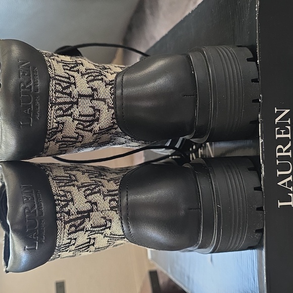 Lauren Ralph Lauren Carlee Women's Lug Sole Lace-up Boots 7.5B Black $225 - Picture 2 of 12